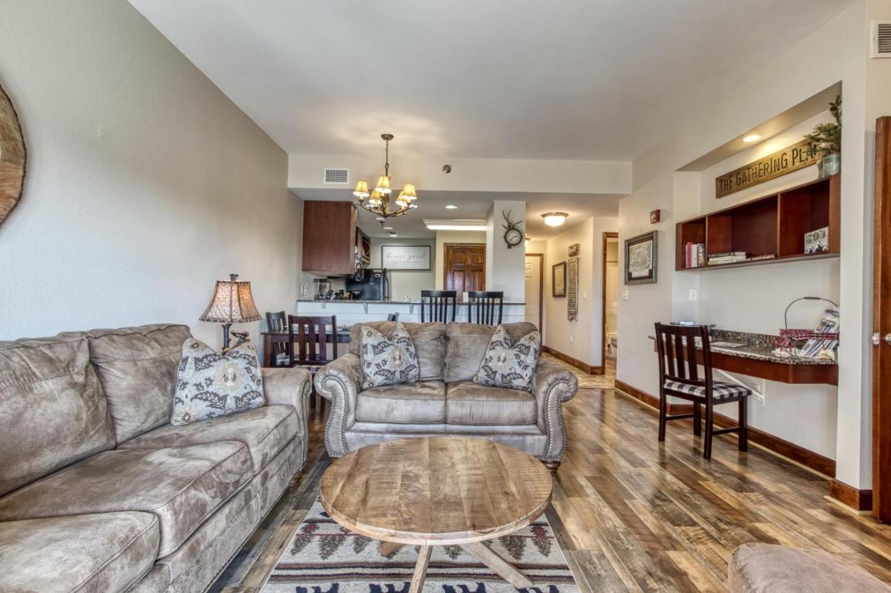Gorgeous 2Bd 2Bth Condo With Mountain Views Pool Hot Tub Game Room Close To Parkway Pigeon Forge Eksteriør billede