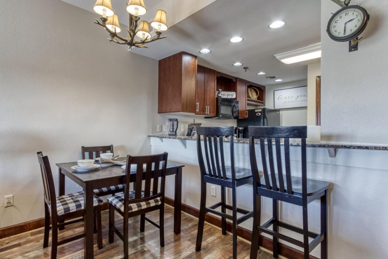 Gorgeous 2Bd 2Bth Condo With Mountain Views Pool Hot Tub Game Room Close To Parkway Pigeon Forge Eksteriør billede