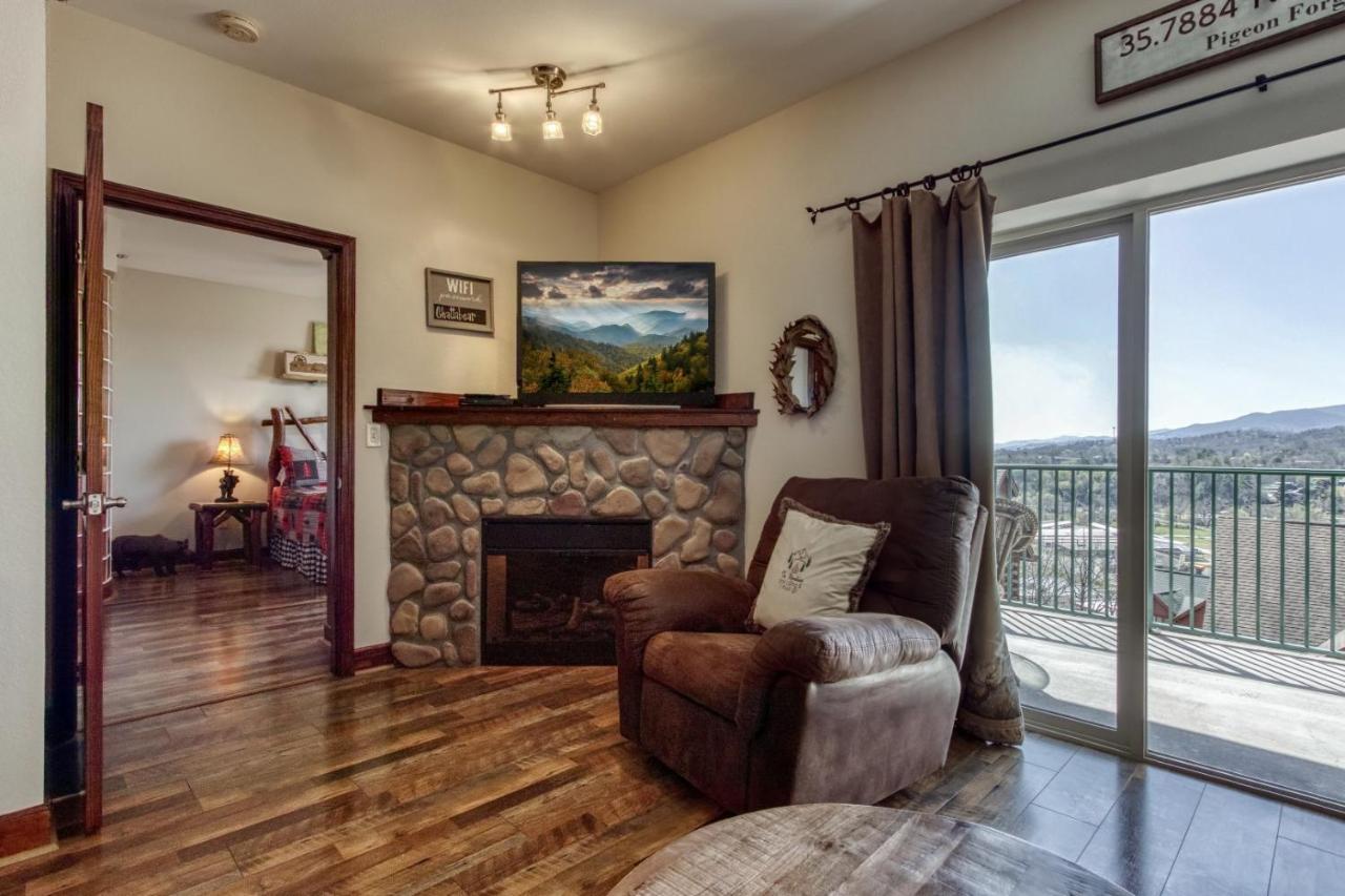 Gorgeous 2Bd 2Bth Condo With Mountain Views Pool Hot Tub Game Room Close To Parkway Pigeon Forge Eksteriør billede