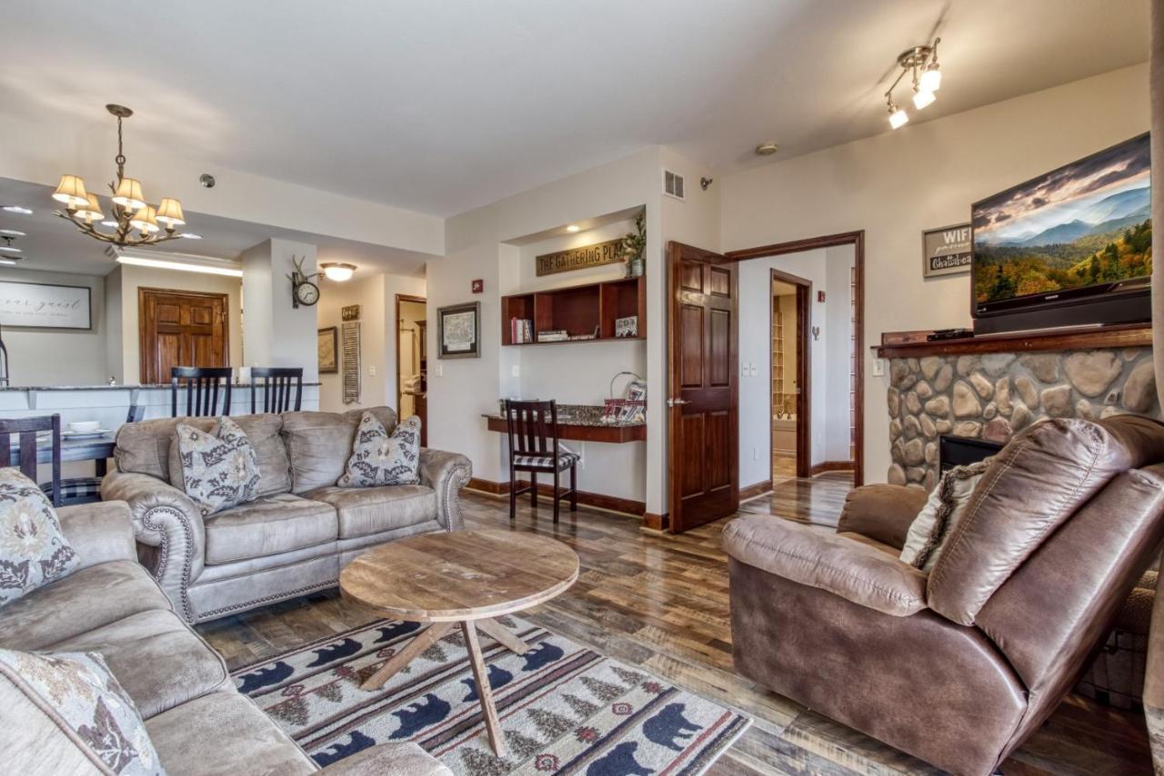 Gorgeous 2Bd 2Bth Condo With Mountain Views Pool Hot Tub Game Room Close To Parkway Pigeon Forge Eksteriør billede