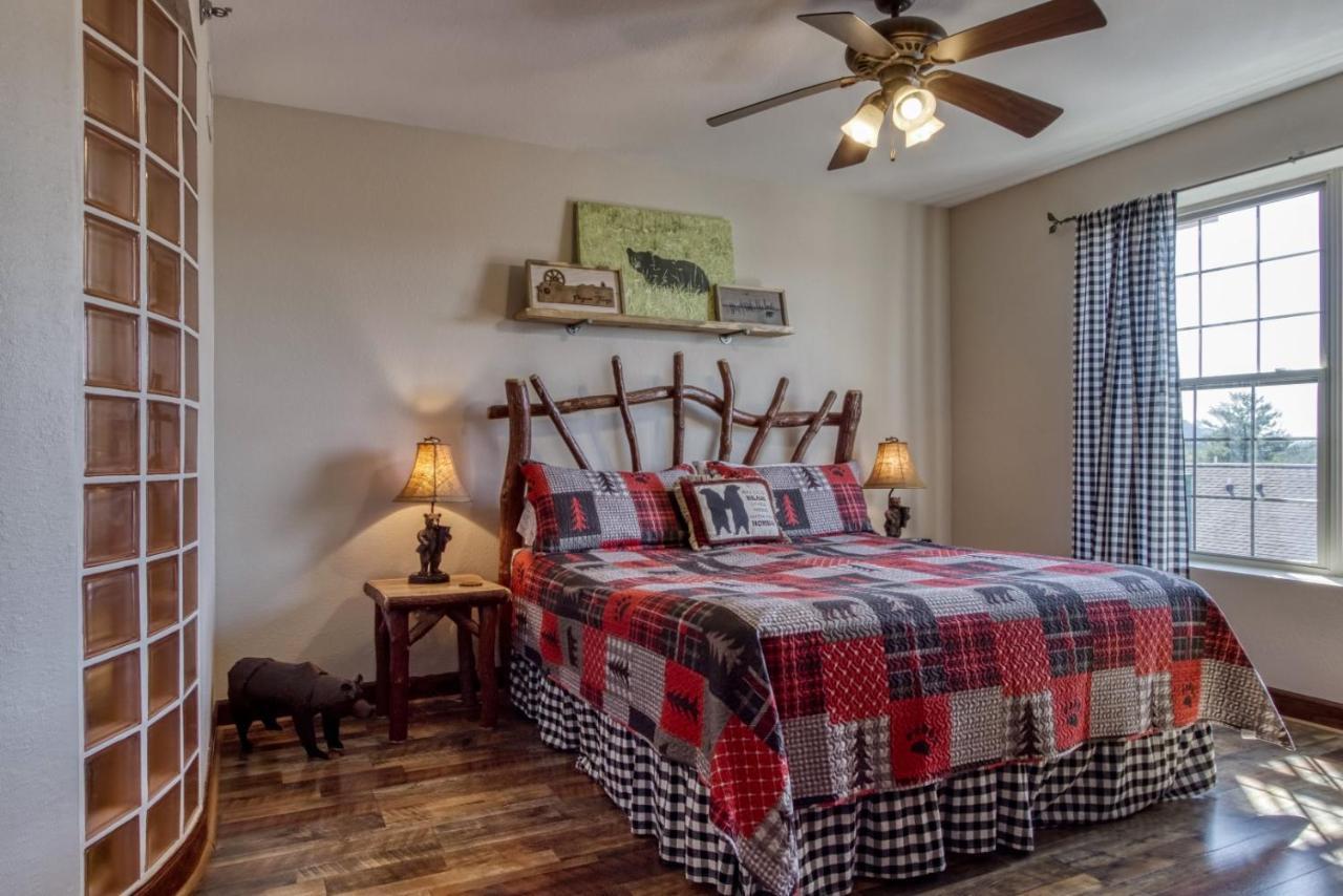 Gorgeous 2Bd 2Bth Condo With Mountain Views Pool Hot Tub Game Room Close To Parkway Pigeon Forge Eksteriør billede