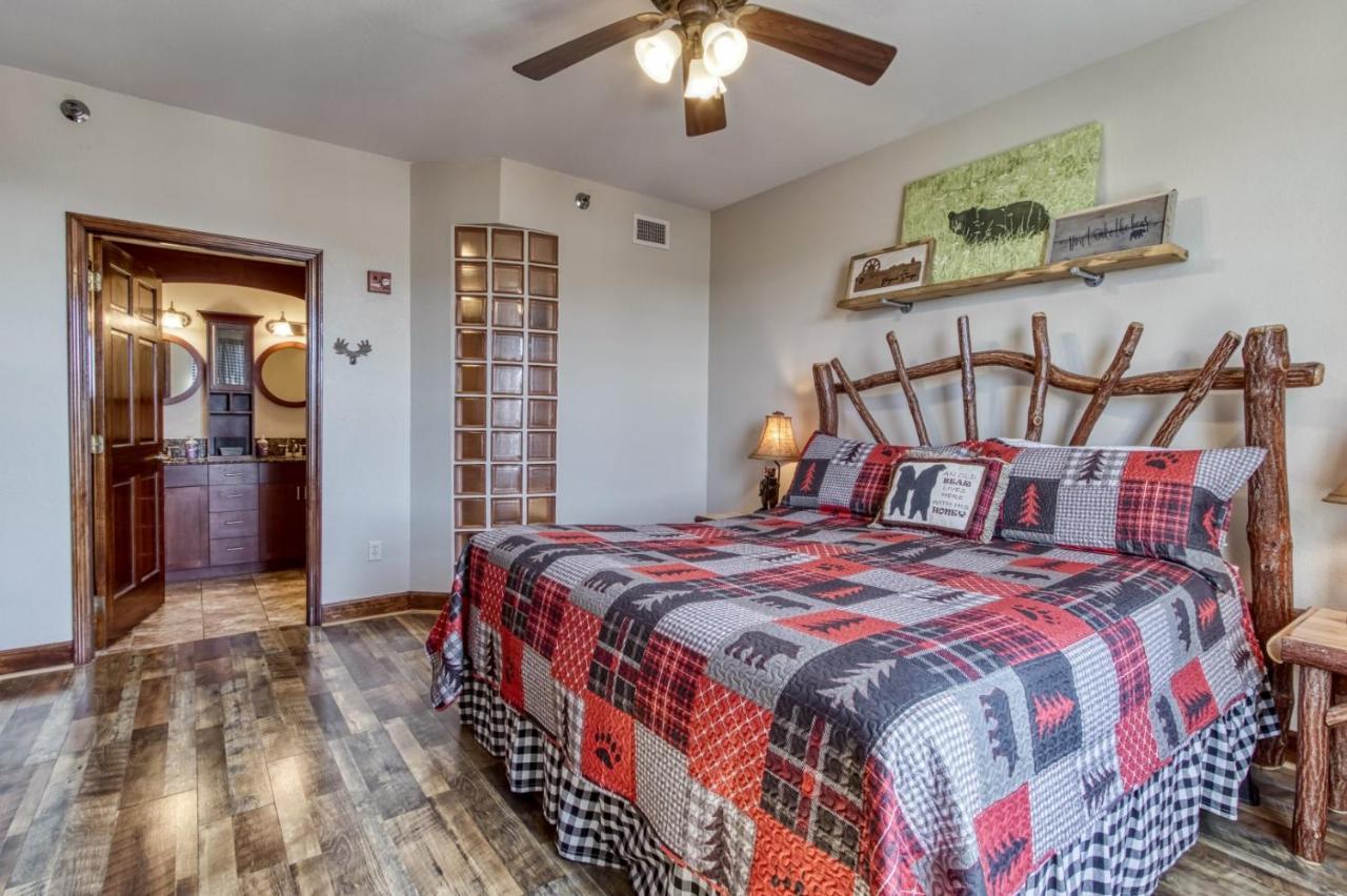 Gorgeous 2Bd 2Bth Condo With Mountain Views Pool Hot Tub Game Room Close To Parkway Pigeon Forge Eksteriør billede